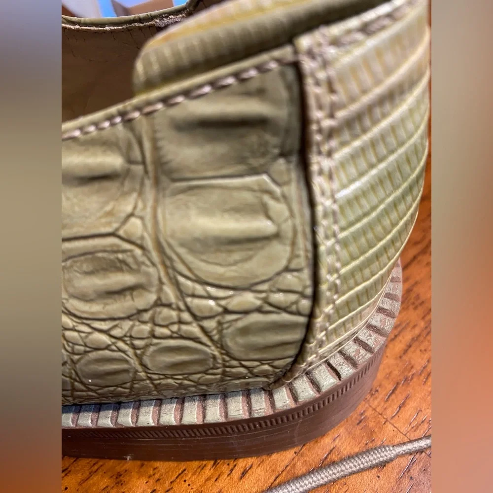 Hugo Vitelli‎ shoes.  11W.  Green alligator print.